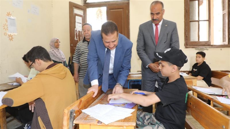محافظ المنوفية داخل