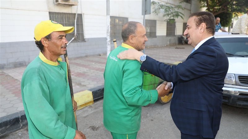 محافظ المنوفية وعمال