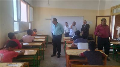 تحريز هواتف 8 طلاب حاولوا تصوير أسئلة امتحانات الدراسات للشهادة الإعدادية بسوهاج