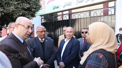 محافظ بني سويف يتفقد لجان امتحانات الإعدادية في يومها الأول