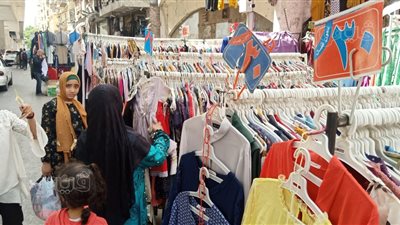 تبدأ من 5 جنيهات، تعرف على أسعار ملابس الصيف بوكالة البلح (فيديو وصور) 