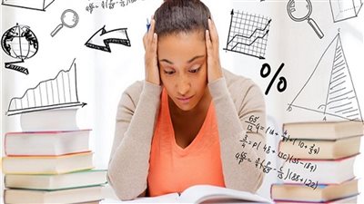 استشاري نفسي: الأهل سبب الضغط على الطلاب في الامتحانات