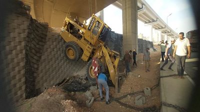 بتر قدم عامل في حادث تصادم دراجة نارية بلودر في الدقهلية 