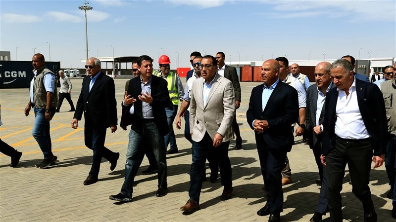 رئيس الوزراء يتفقد