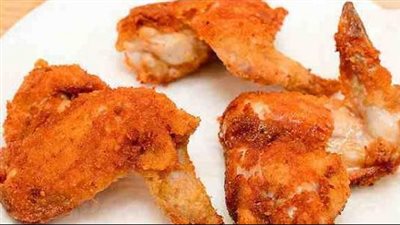 طريقة عمل أجنحة الدجاج المقلي بالثوم (فيديو)