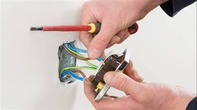 4 إسعافات مهمة عند وقوع الحوادث الكهربائية