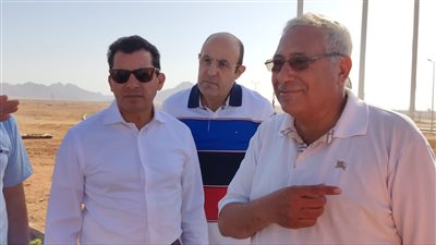 وزير الشباب والرياضة يتفقد مضمار الهجن والفروسية الدولي بشرم الشيخ (صور)