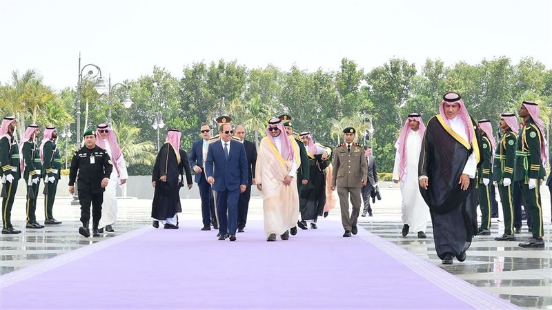  توافد القادة إلى