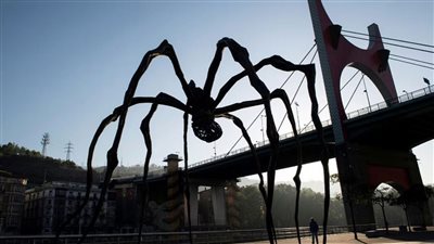 بيع منحوتة العنكبوت العملاقة في مزاد علني بأمريكا 