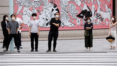 بعد سنوات من ارتداء الكمامة.. اليابانيون يتدربون على فن الابتسامة