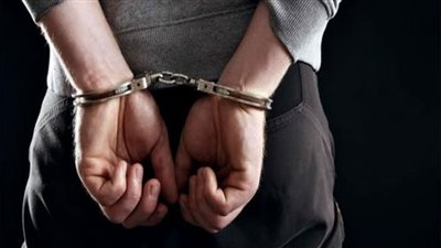المتهم بقتل شاب في بولاق الدكرور بسبب «لعب العيال» يمثل الجريمة 