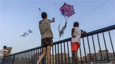 مصرع شاب بالغربية أثناء لعبه بطائرة ورقية