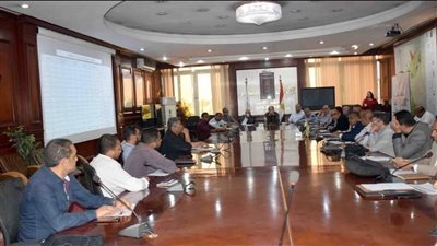 محافظ الأقصر يتابع تنفيذ مشروعات حياة كريمة 