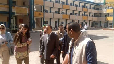 محافظ الإسكندرية يتفقد لجان امتحانات الشهادة الإعدادية