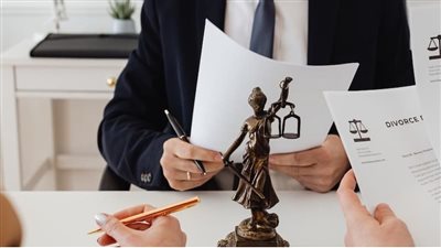 بسبب الغيرة القاتلة، زوجة ترفع قضية طلاق للضرر بجنوب الجيزة 