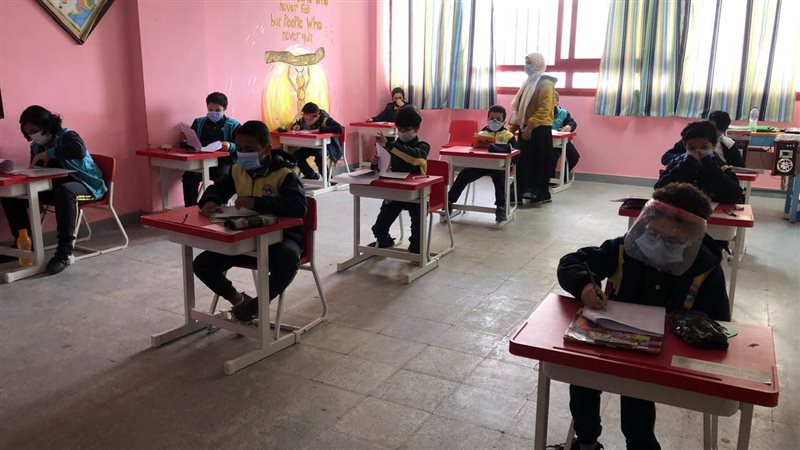طلاب الجيزة يؤدون