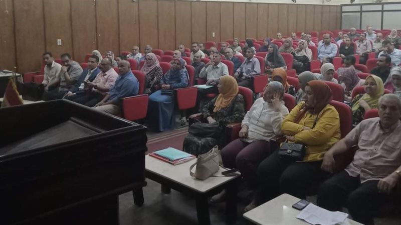 الاجتماع مع مسؤولي