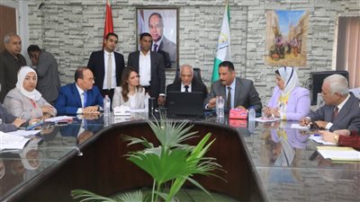 محافظ الجيزة يتابع سير امتحانات الشهادة الإعدادية من داخل غرفة عمليات المديرية (صور)