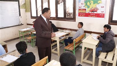 محافظ مطروح يتفقد لجان امتحانات الشهادة الإعدادية (صور) 