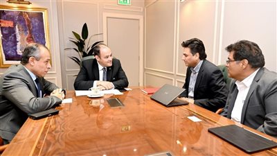 التجارة والصناعة تبحث مع كبريات الشركات تصنيع المركبات وقطع غيار السيارات، وتعرض فرص الاستثمار في السوق المصري