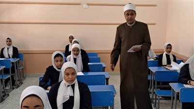 رئيس منطقة الأقصر الأزهرية يتفقد سير امتحانات الشهادة الإعدادية والابتدائية