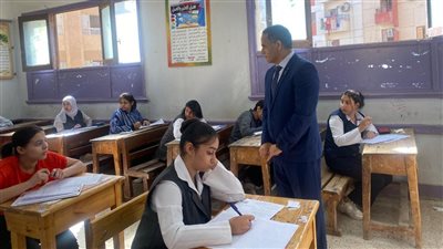 وكيل التعليم بأسيوط يتفقد امتحانات الشهادة الإعدادية