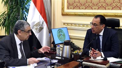 مدبولي يتابع مع وزير الكهرباء عددا من ملفات عمل الوزارة 