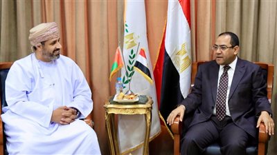 التنظيم والإدارة يستقبل وفدًا عُمانيًا لتبادل الخبرات في تقييم الموارد البشرية