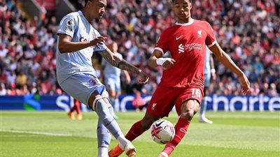 ليفربول يتأخر أمام أستون فيلا بهدف في الشوط الأول 