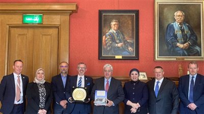 وزير التعليم العالي يلتقي مسئولي الكلية الملكية للجراحين أدنبره ببريطانيا