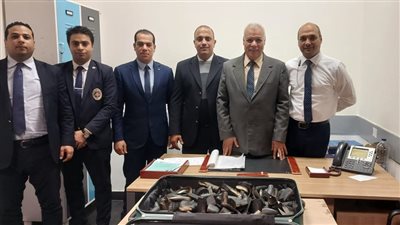 جمارك مطار القاهرة تحبط تهريب عقاقير مخدرة وعملات أثرية