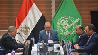 محافظ القليوبية يتناقش مع رئيس هيئة السكة الحديد عن المشروعات المشتركة 