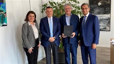 رئيس جامعة عين شمس يبحث آليات إنشاء برنامج الطب باللغة الفرنسية