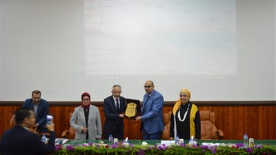 دورة بحضور رئيس جامعة الإسكندرية حول منافسة الجبن الرومي في الأسواق العالمية