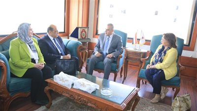 محافظ سوهاج يلتقي الأمين العام للمجلس القومي للطفولة 