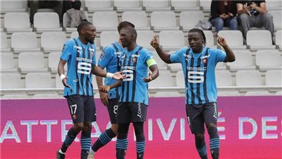 رين يضرب أجاكسيو بخماسية في الدوري الفرنسي 