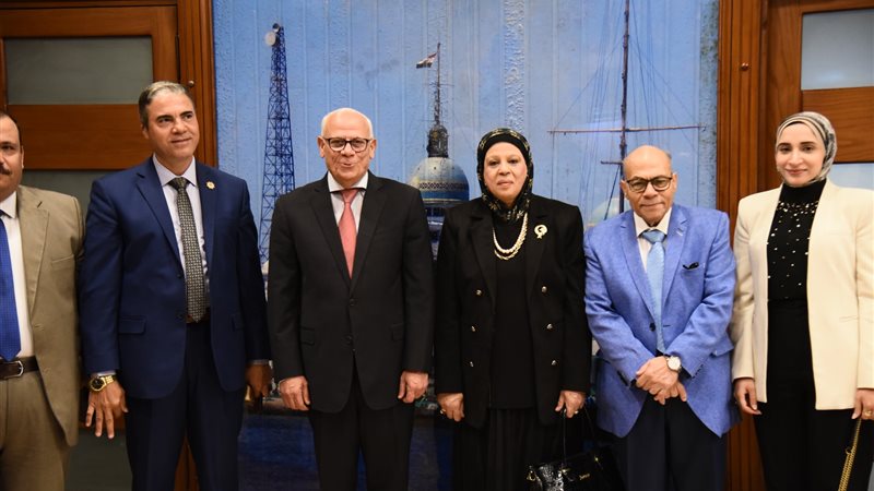 محافظ بورسعيد يستقبل