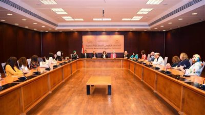 وزيرة الهجرة: نشأت في أسرة مهتمة بالفن التشكيلي