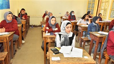 طلاب الإعدادية بأسيوط يؤدون امتحاني الإنجليزي والتربية الفنية في 397 لجنة 