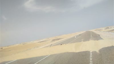 غلق محور ديروط الفرافرة في الوادي الجديد بسبب العواصف الرملية