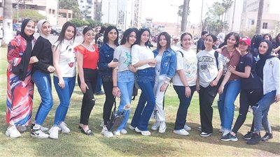 فرحة طلاب الإعدادية بسهولة امتحان الدراسات في بورسعيد (صور)