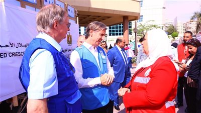 تحت مظلة وزراة التضامن الإجتماعي، الهلال الأحمر يواصل توفير آلاف الخدمات للعائدين السودانيين 