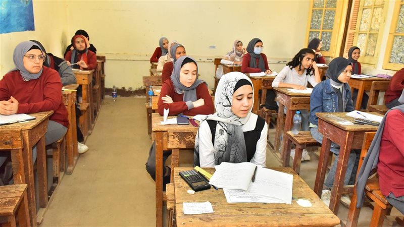 طلاب الشهادة الإعدادية
