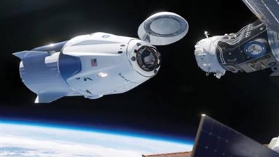 مركبة دراجون تلتحم بالمحطة الفضائية الدولية وعلى متنها رائدا الفضاء السعوديان