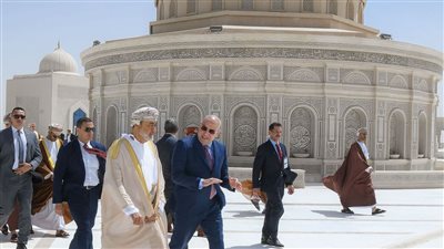 سلطان عمان يزور العاصمة الجديدة ويتفقد مدينة الفنون ومسجد مصر الإسلامي (صور)