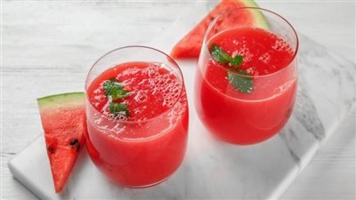 طريقة عمل سموزي البطيخ بالحليب المكثف (فيديو)