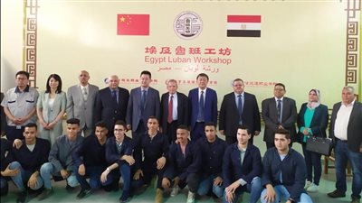 نائب وزير التعليم ووفد صيني يتفقدون ورشة 