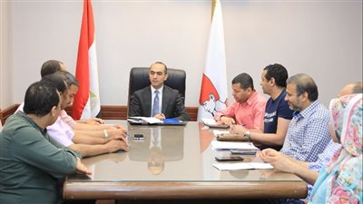 نائب محافظ سوهاج يعقد اجتماعا مع اللجنة الفنية لمتابعة المراكز التكنولوجية