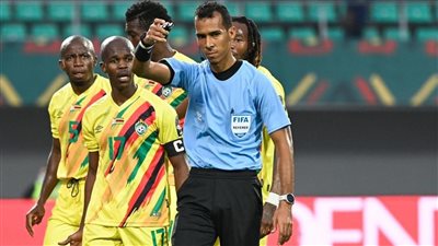 الكونفدرالية، الكاف يعلن عن حكام مباراتي النهائي 