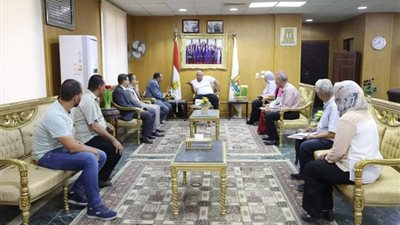 محافظ الوادي الجديد يلتقي لجنة معاينة المباني المقترحة لافتتاح فرع جامعة الأزهر 